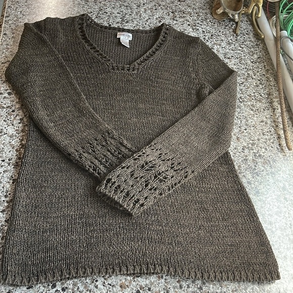 Chico's women’s size 1 (M) brown crochet sweater with sleeve and v-neck detail - Picture 11 of 11